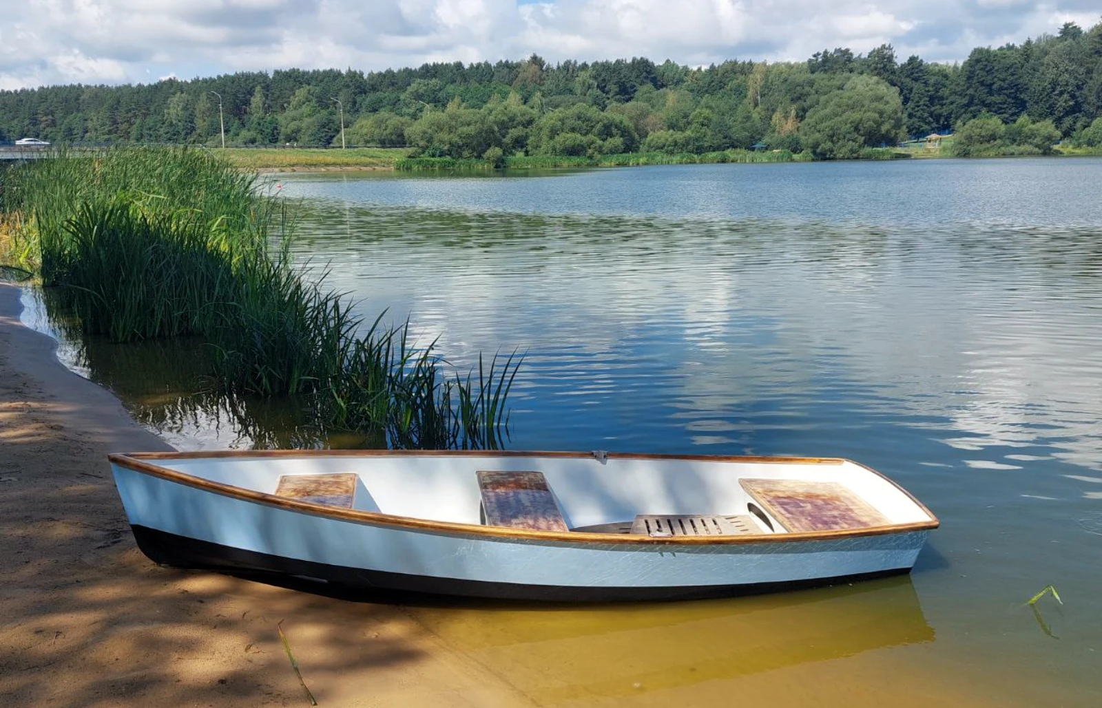 Аренда весельных лодок в Минске: Идеальное приключение на воде!