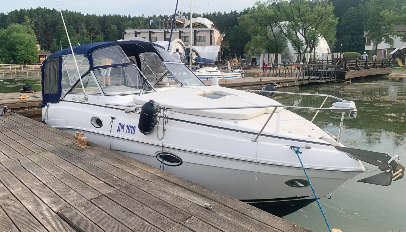 Аренда катера Rinker fiesta vee 250 в Минске